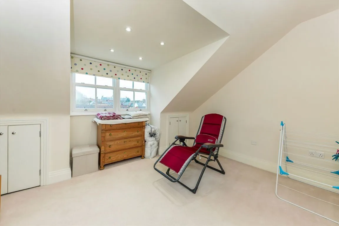 Clifton Road, KT2, photo 8