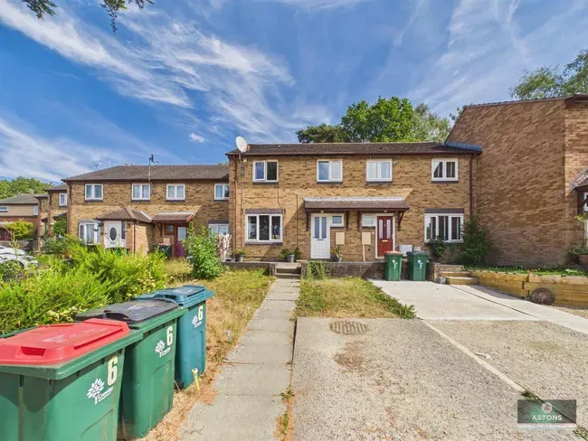 3 bed house to rent — Harvey Close, Broadfield