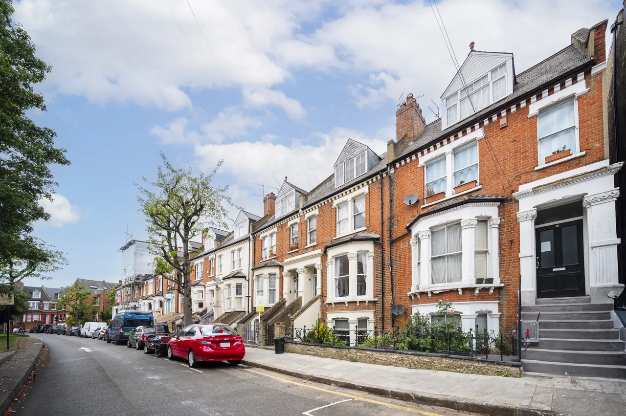 2 bed flat to rent — 21c Witherington Road, London