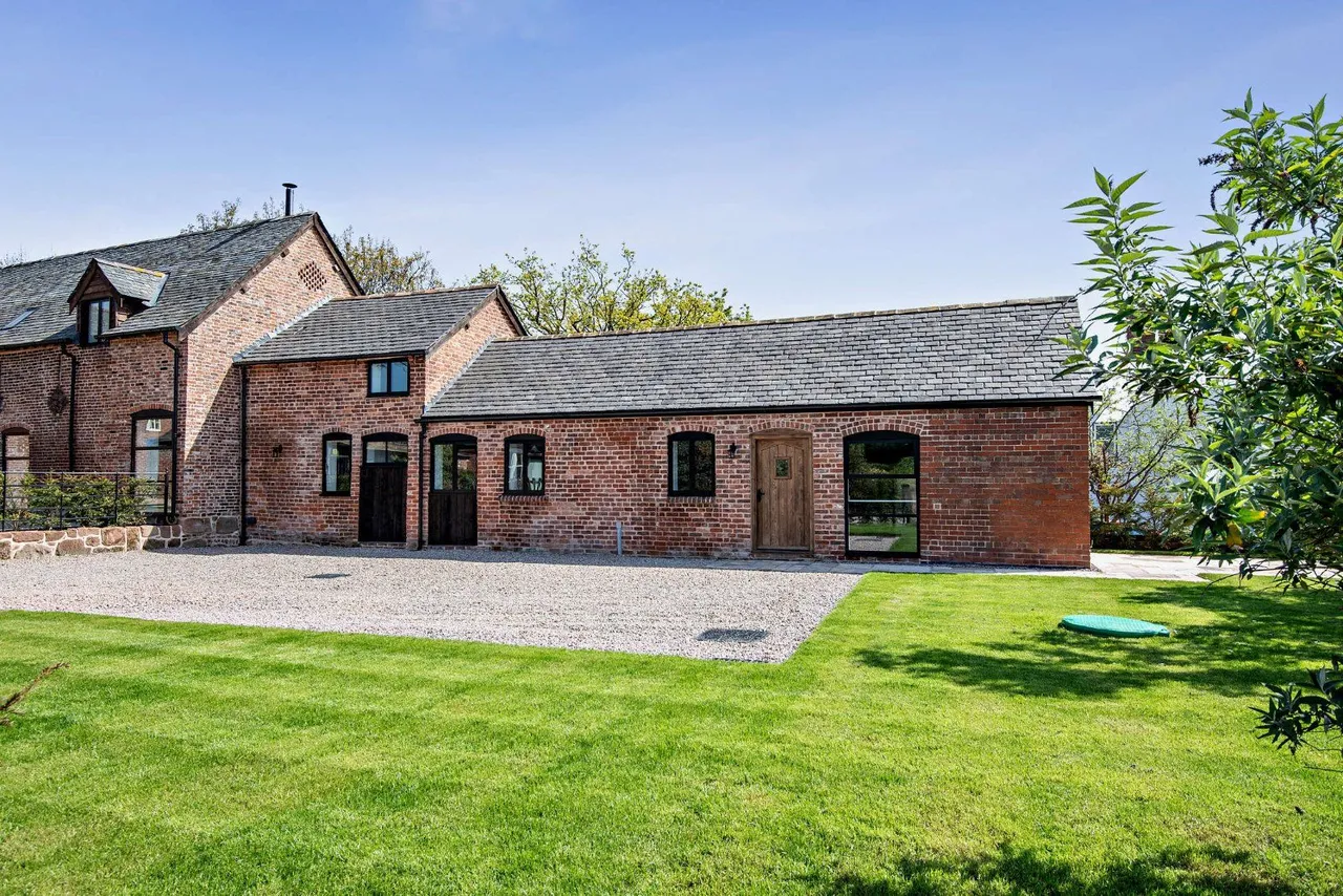 3 bed property for sale — The Carriage Barn, Knockin, Oswestry, Shropshire, SY10 8HN