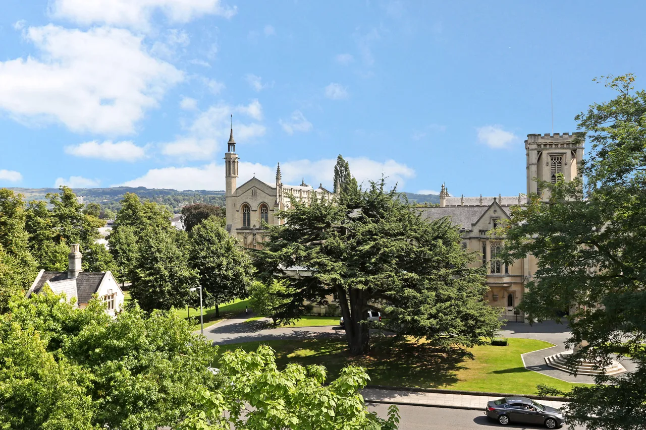 3 bed flat for sale — Montpellier Grove, Cheltenham, GL50