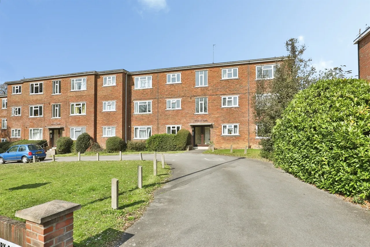 2 bed flat for sale — Bournemouth Road, Poole
