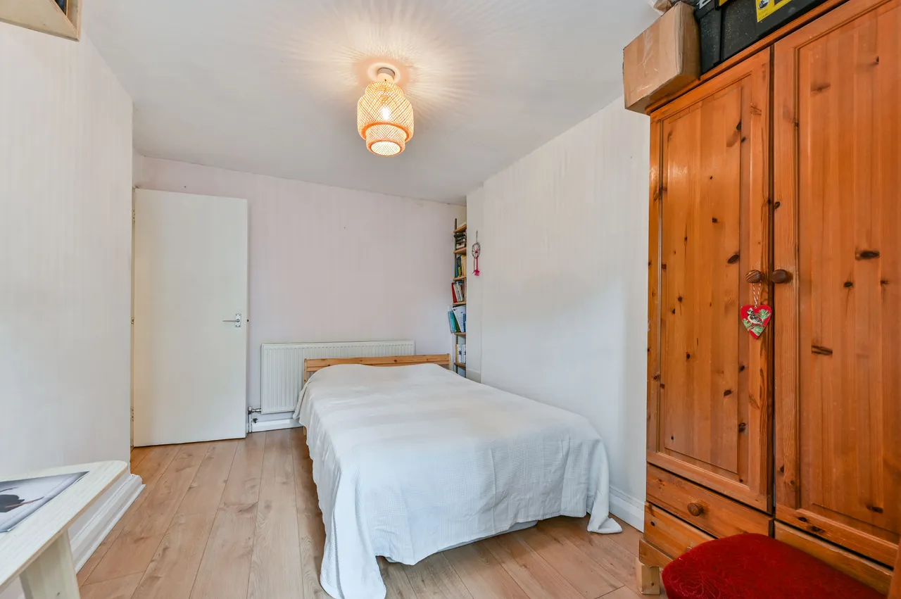 23 Cranwich Road, London, photo 12