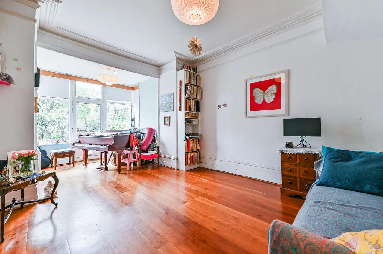 23 Cranwich Road, London, photo 2