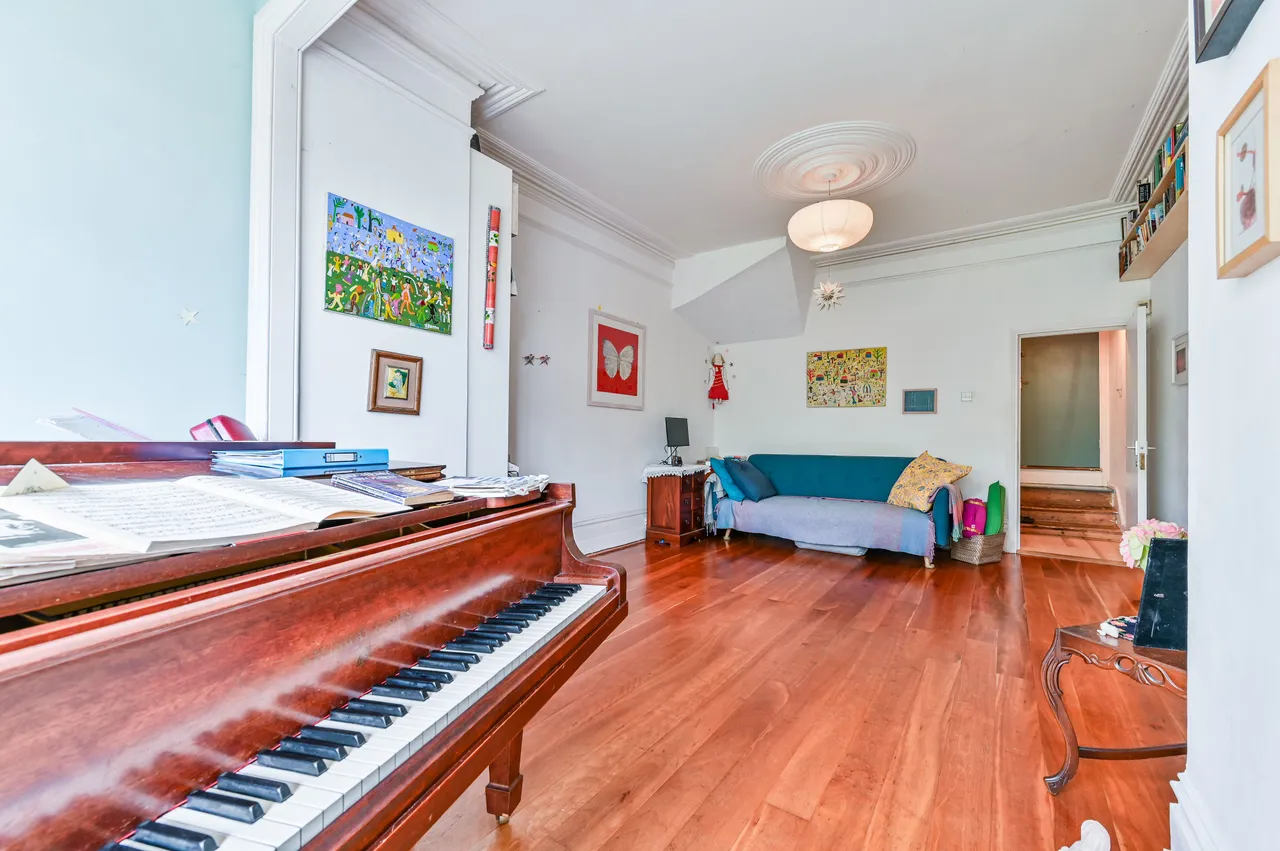 23 Cranwich Road, London, photo 3