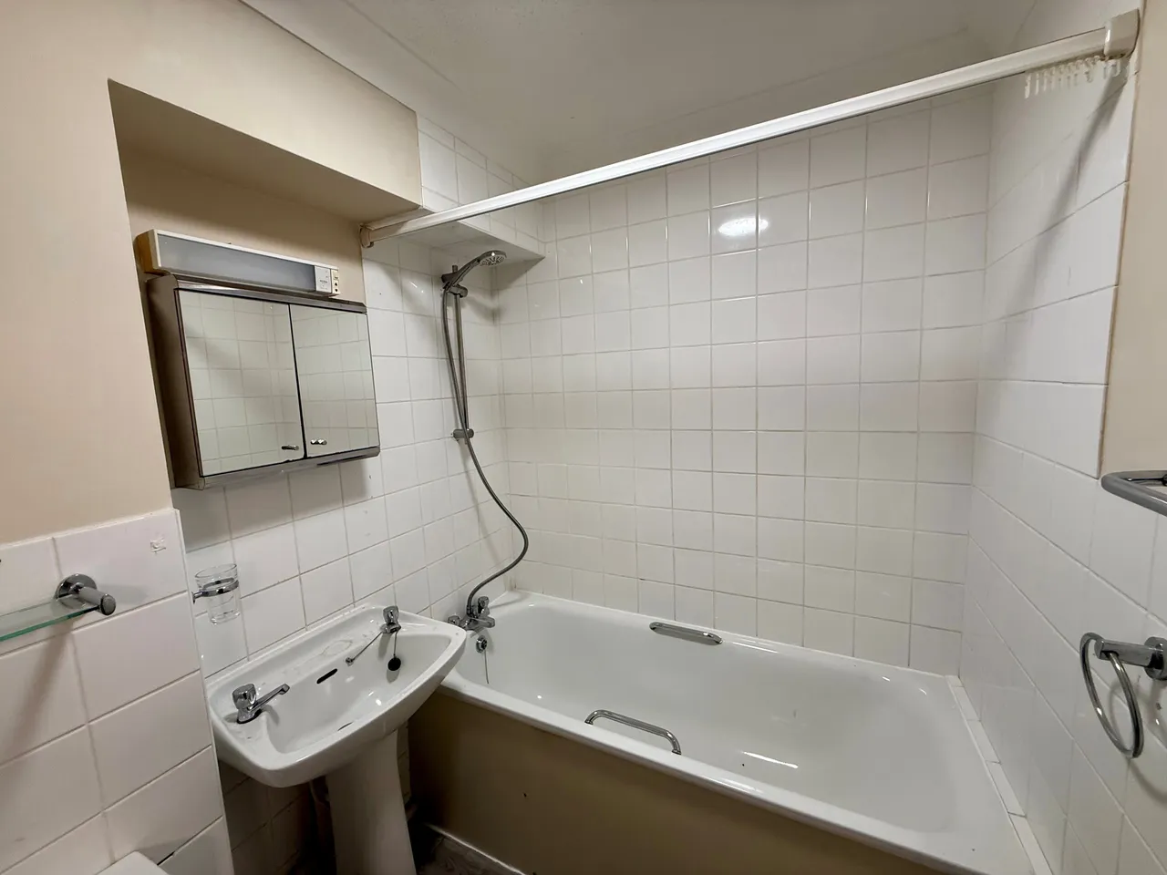Haywards Heath, RH16, photo 4