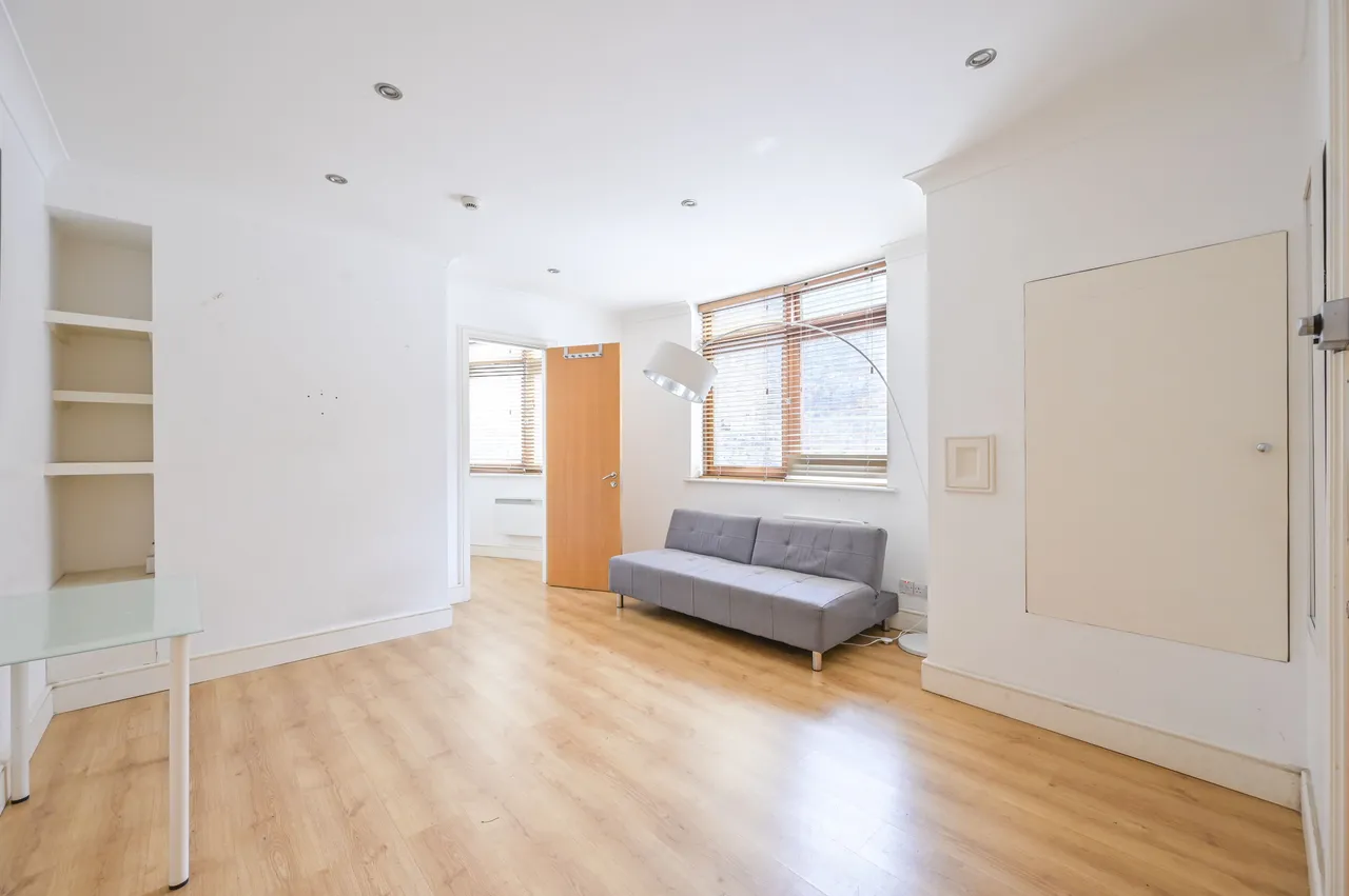 3 Turnstone House, Star Place, London, photo 2