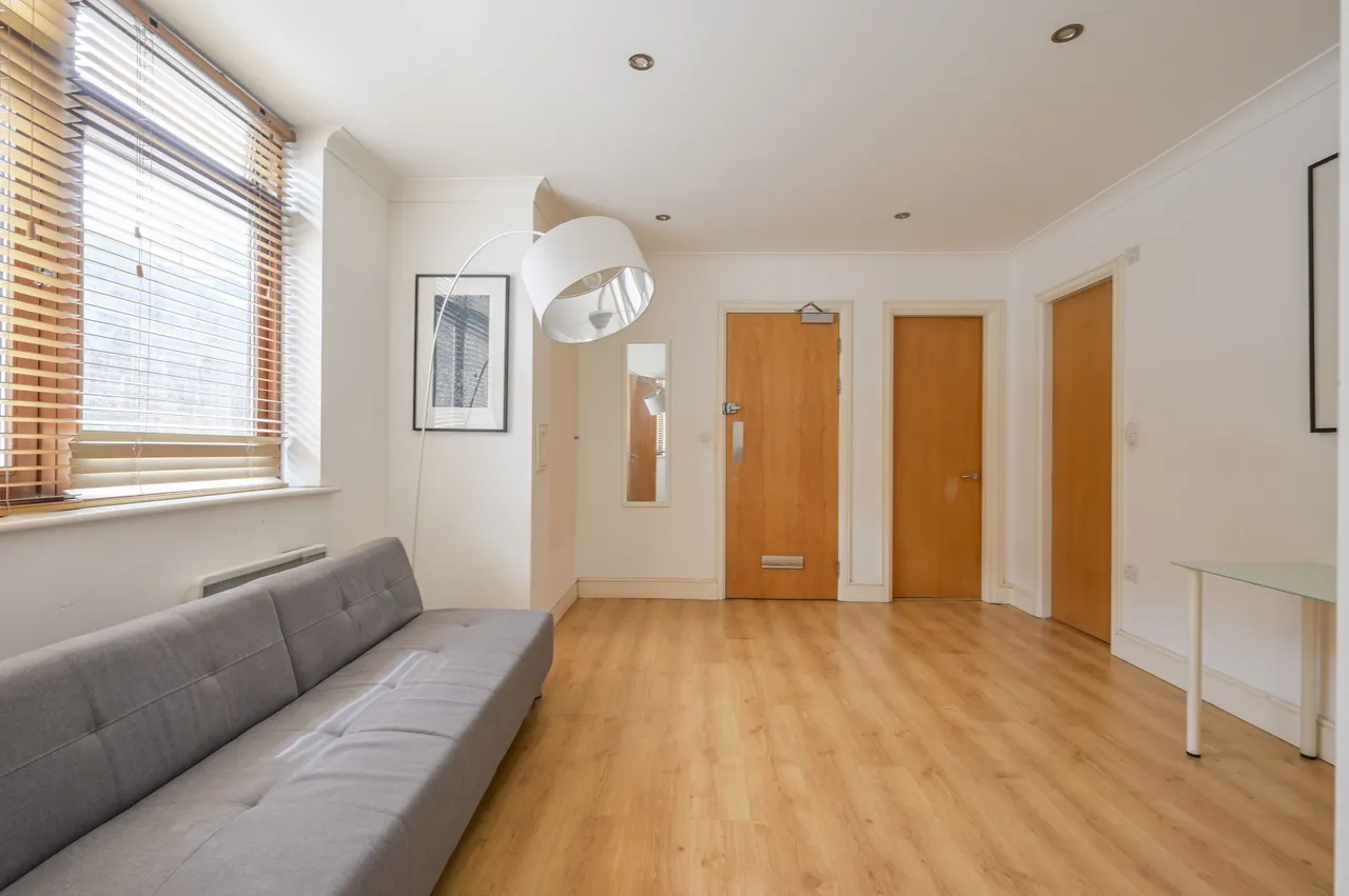 3 Turnstone House, Star Place, London, photo 4