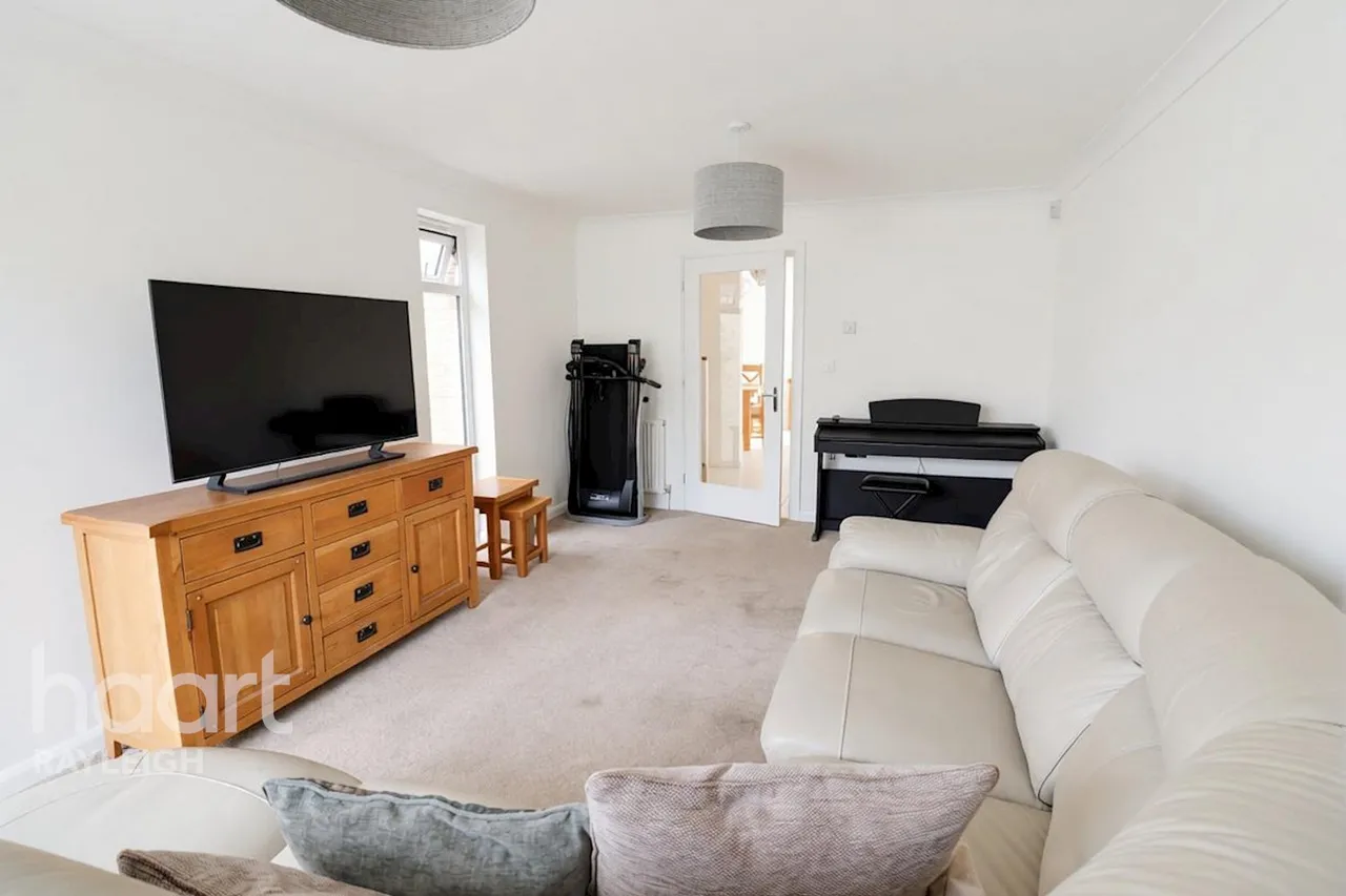 Homestead Close, Rayleigh, SS6, photo 8