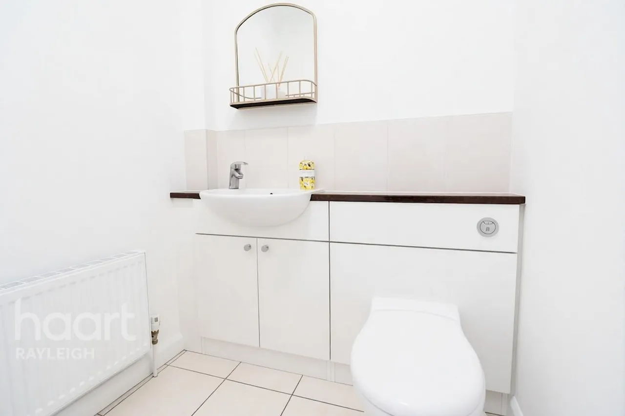 Homestead Close, Rayleigh, SS6, photo 9