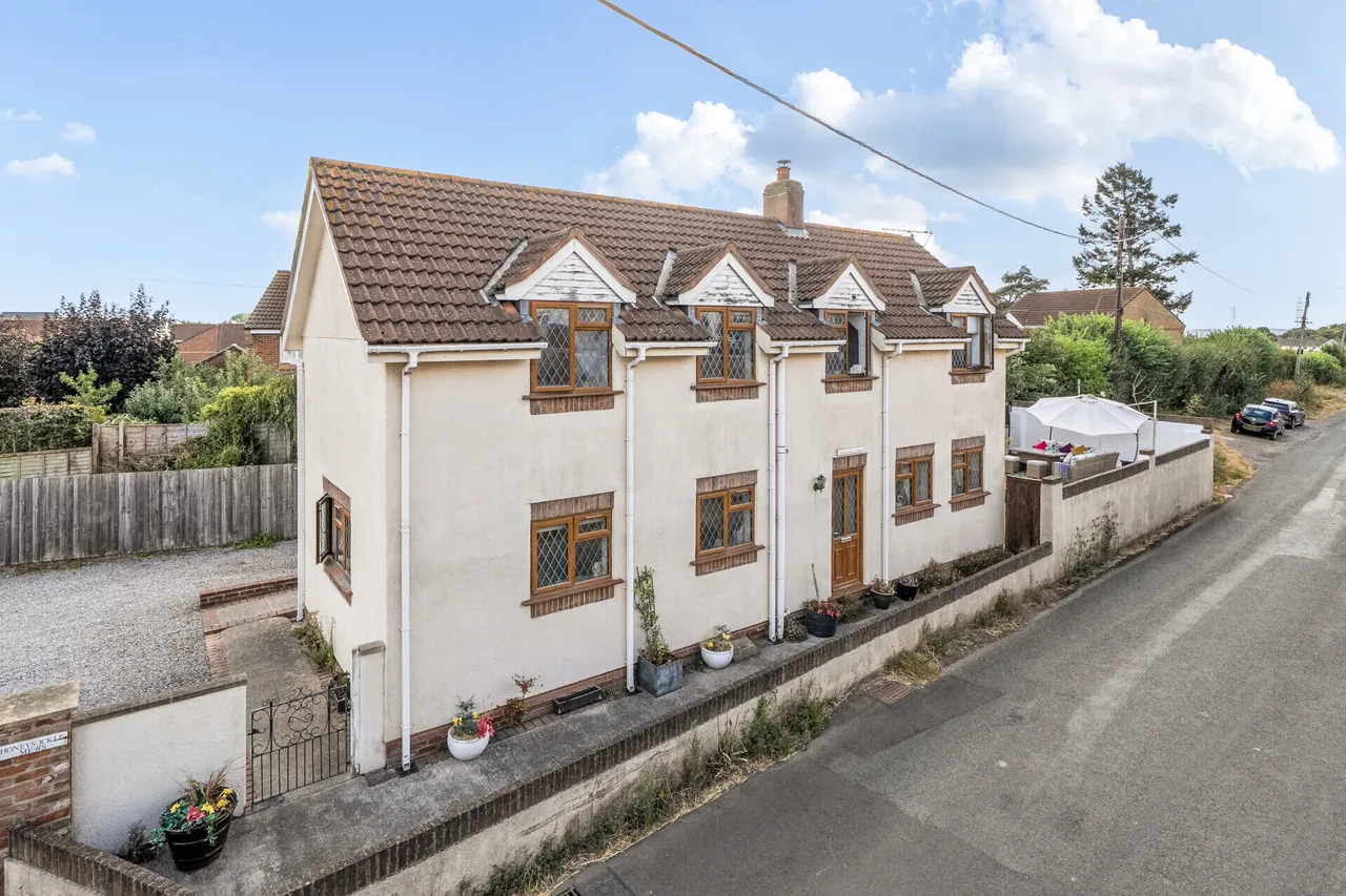 3 bed property for sale, Newton Road, North Petherton, TA6
