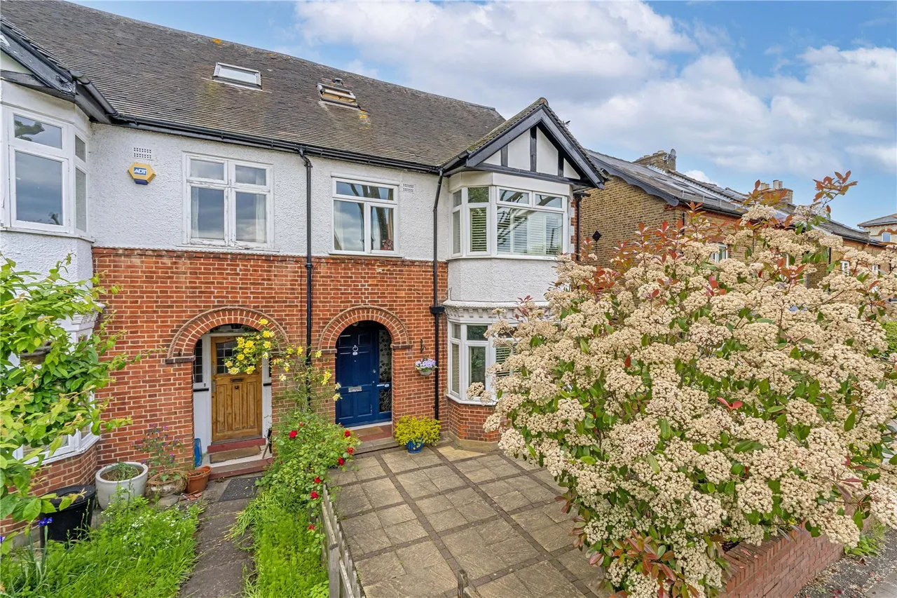 4 bed house for sale — Park Road, Hampton Hill, TW12 1HF