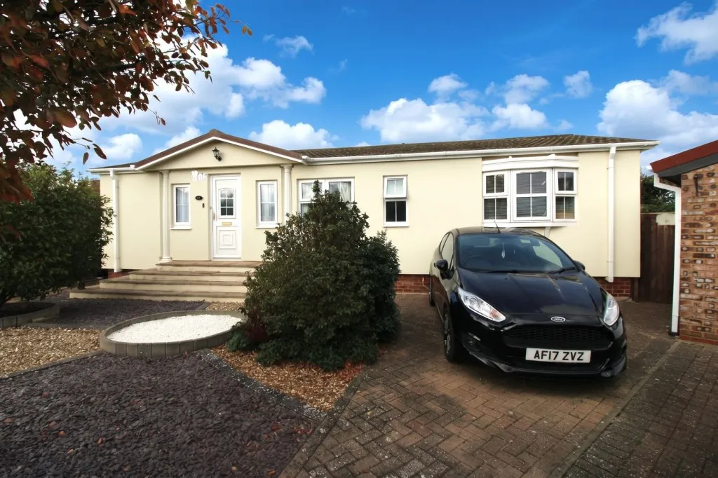 2 bed park home for sale, Clifton, Shefford