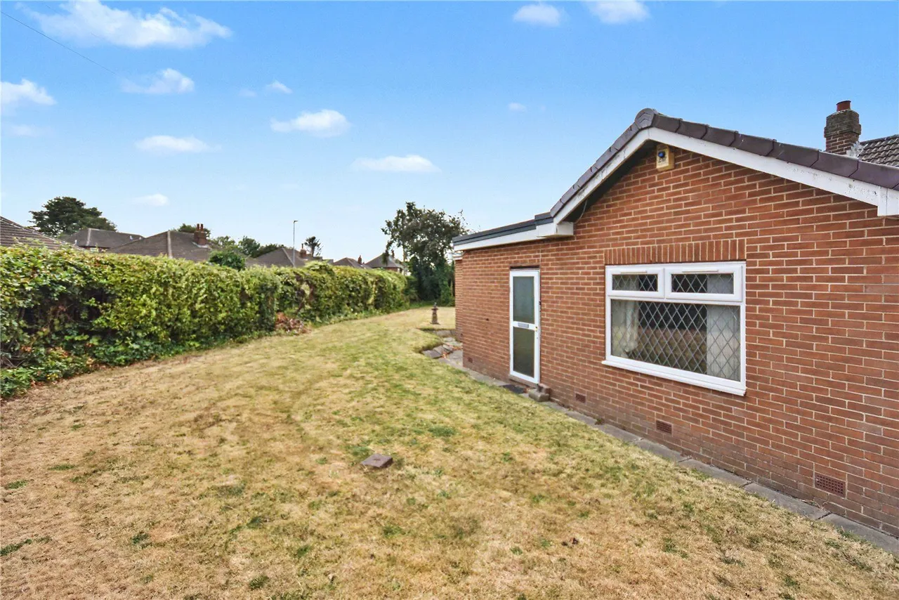 Field End Crescent, Leeds, LS15, photo 16