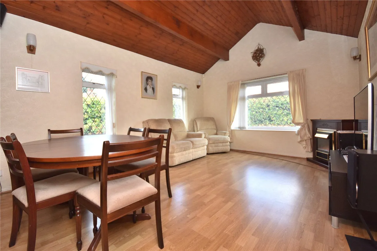 Field End Crescent, Leeds, LS15, photo 6