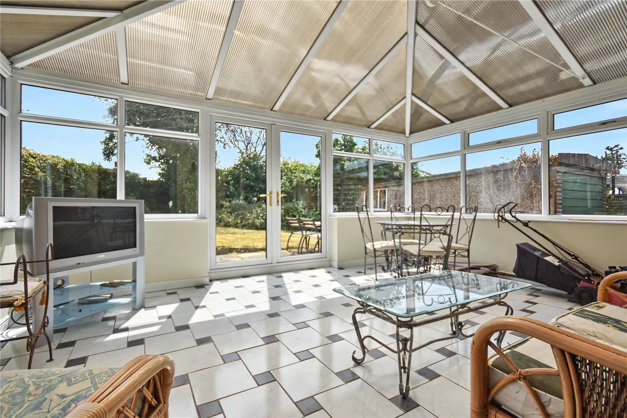 Field End Crescent, Leeds, LS15, photo 13