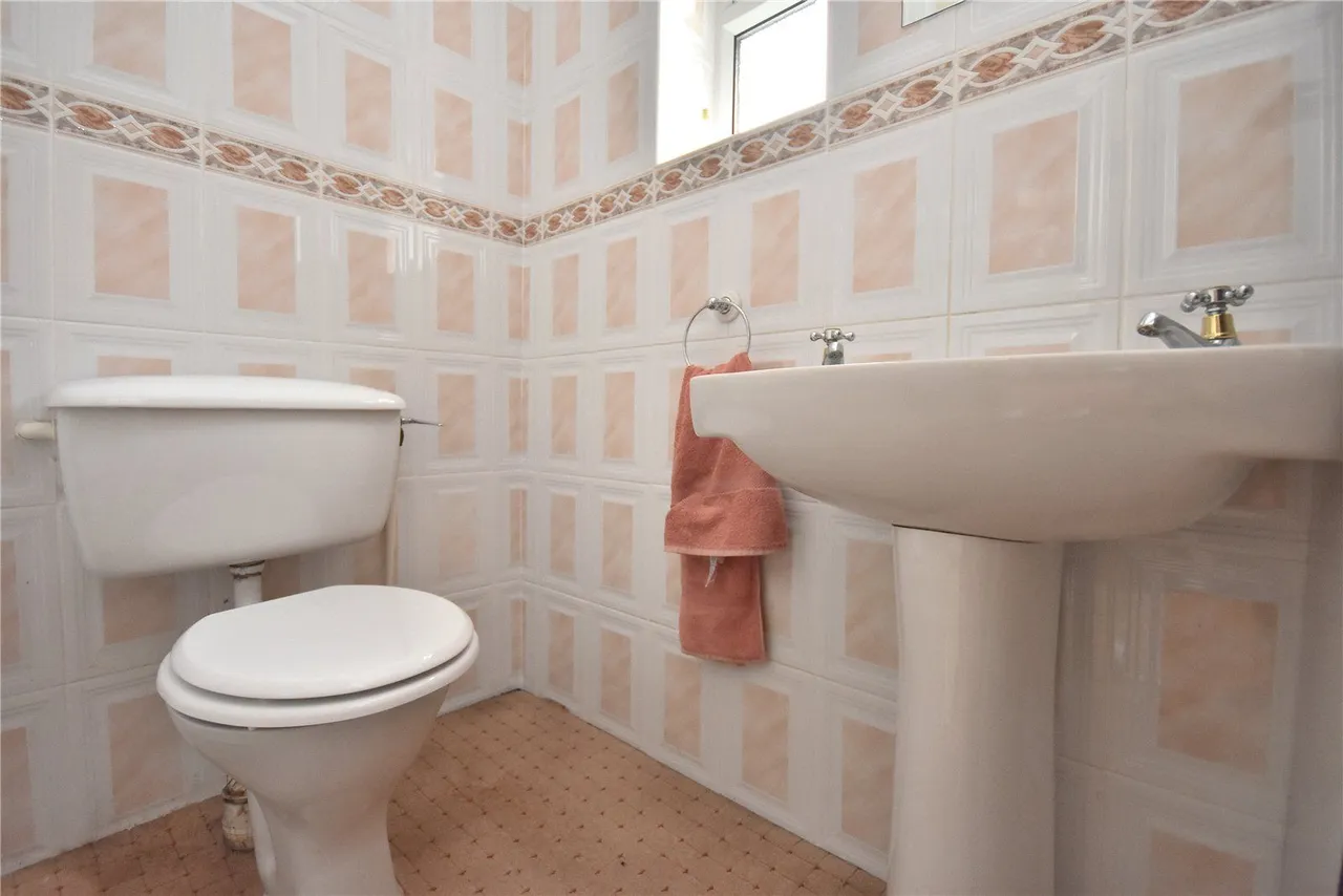 Field End Crescent, Leeds, LS15, photo 12