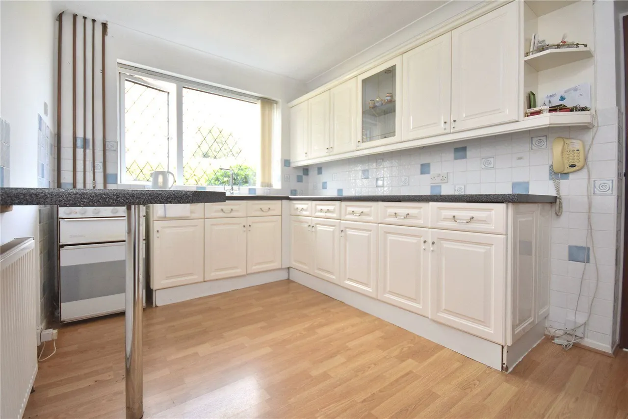 Field End Crescent, Leeds, LS15, photo 4