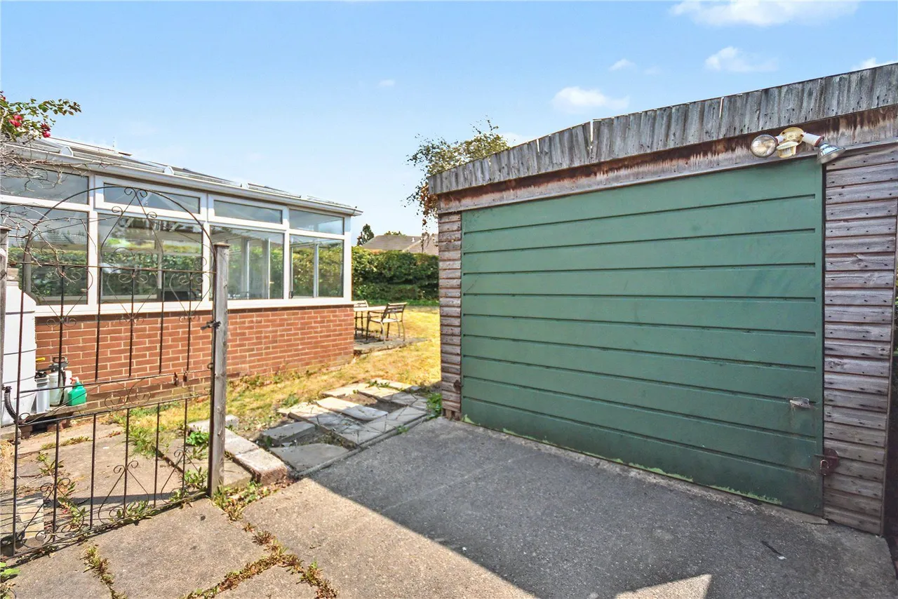 Field End Crescent, Leeds, LS15, photo 15