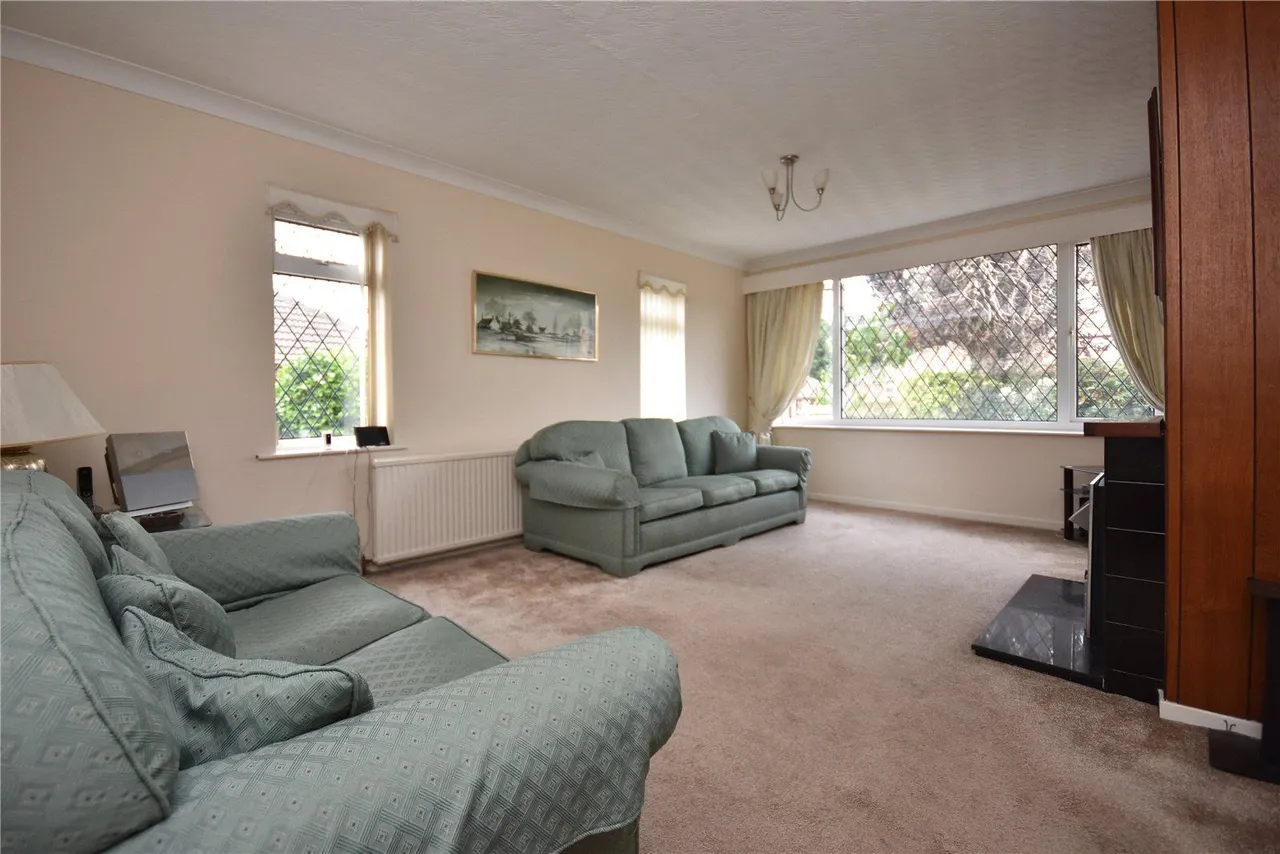 Field End Crescent, Leeds, LS15, photo 3