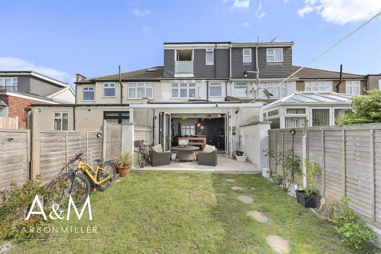 Sheldon Avenue, Clayhall, Essex, Ilford, IG50UD, photo 28