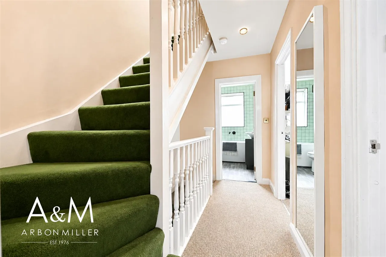 Sheldon Avenue, Clayhall, Essex, Ilford, IG50UD, photo 18