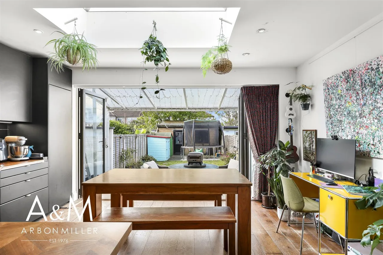 Sheldon Avenue, Clayhall, Essex, Ilford, IG50UD, photo 13