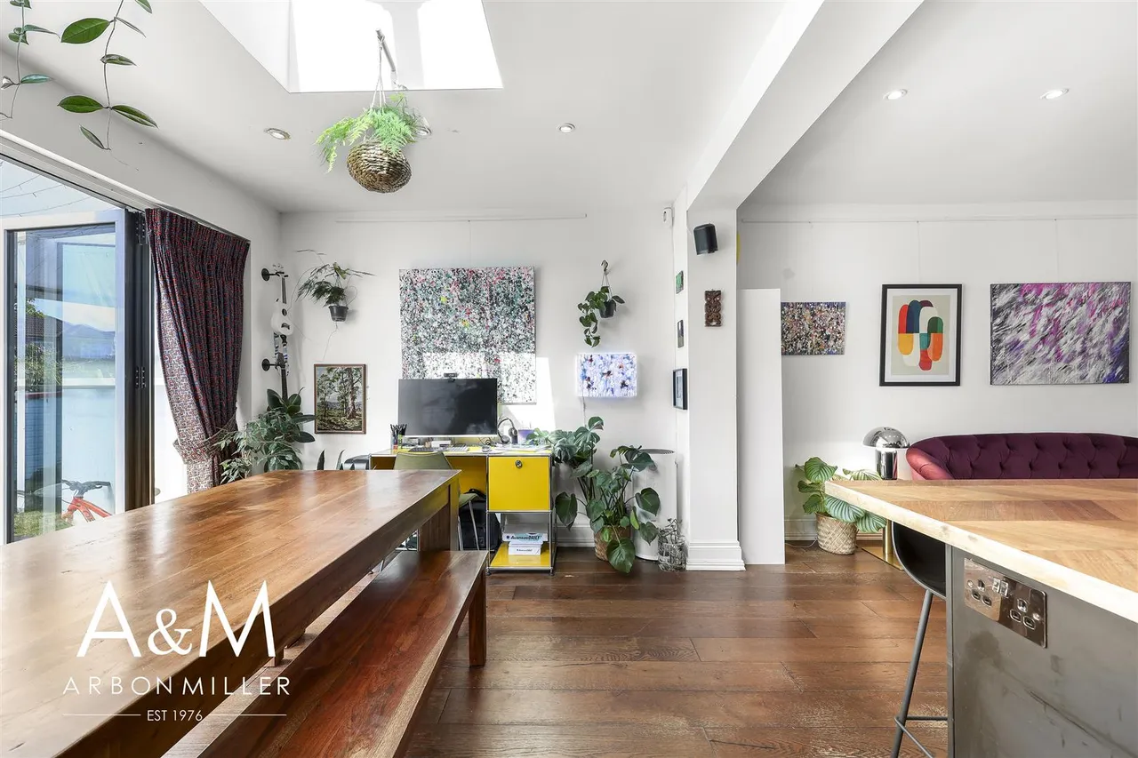 Sheldon Avenue, Clayhall, Essex, Ilford, IG50UD, photo 9