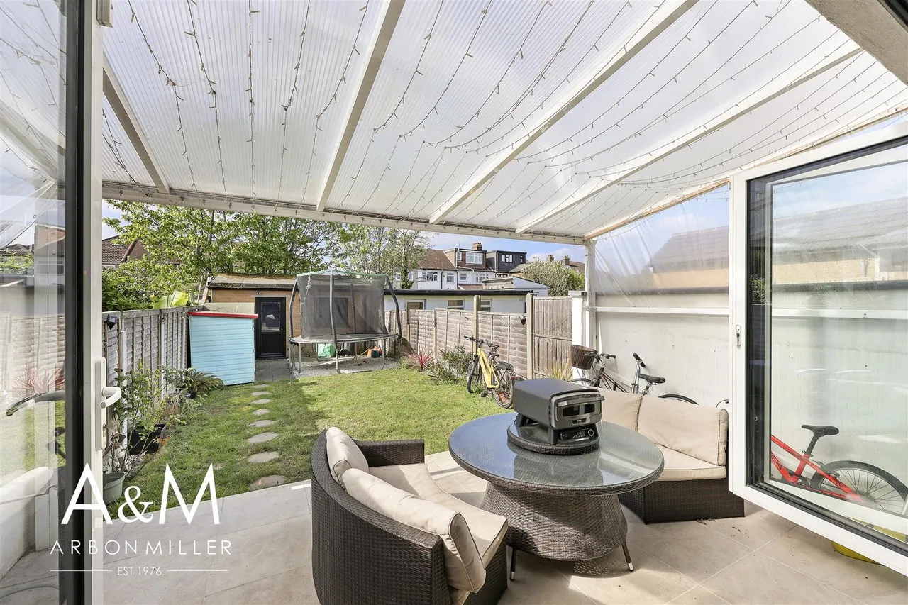 Sheldon Avenue, Clayhall, Essex, Ilford, IG50UD, photo 27
