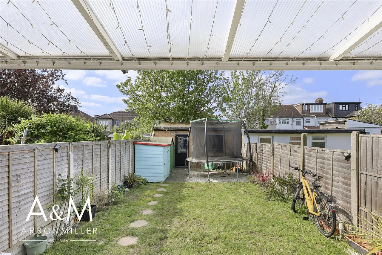 Sheldon Avenue, Clayhall, Essex, Ilford, IG50UD, photo 29