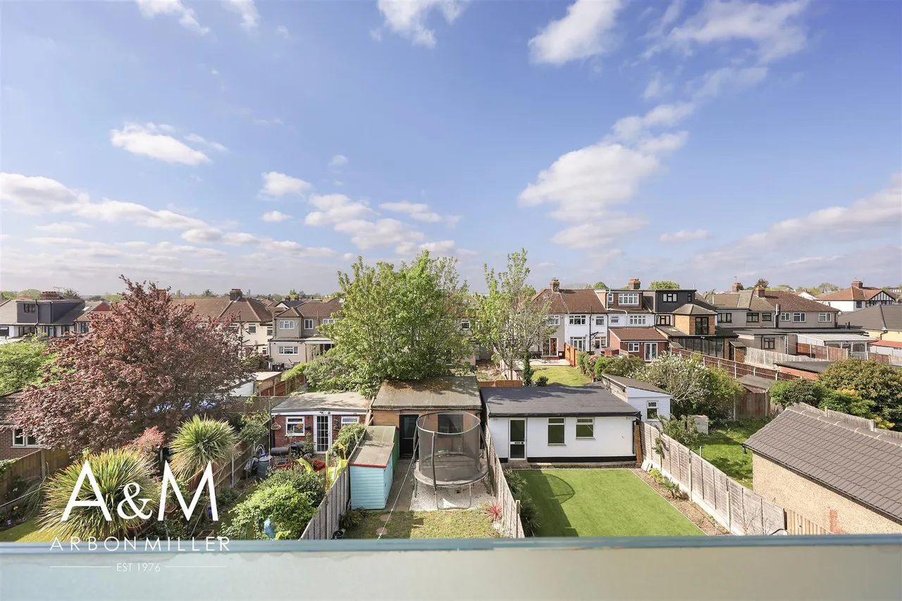 Sheldon Avenue, Clayhall, Essex, Ilford, IG50UD, photo 30