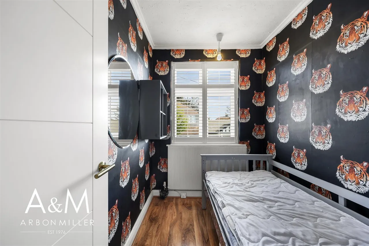 Sheldon Avenue, Clayhall, Essex, Ilford, IG50UD, photo 21
