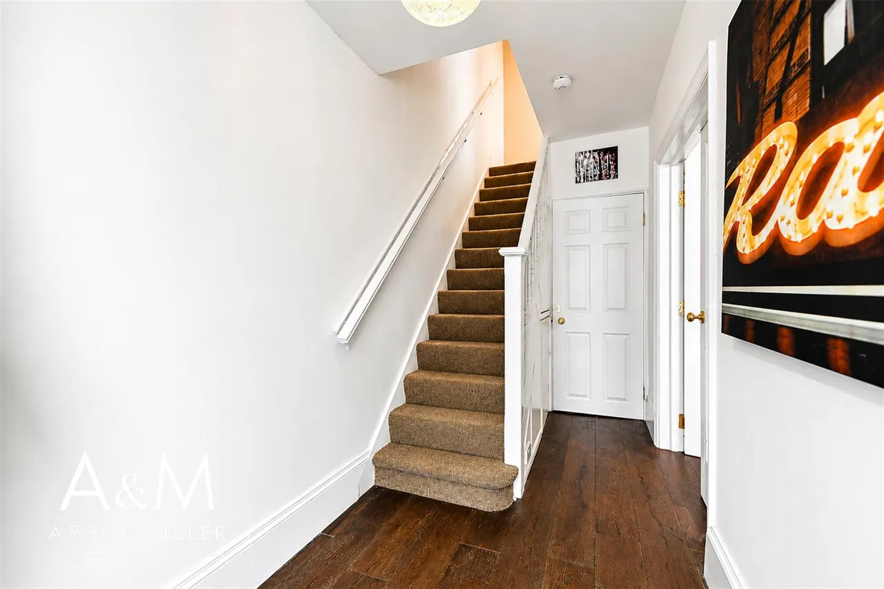Sheldon Avenue, Clayhall, Essex, Ilford, IG50UD, photo 14