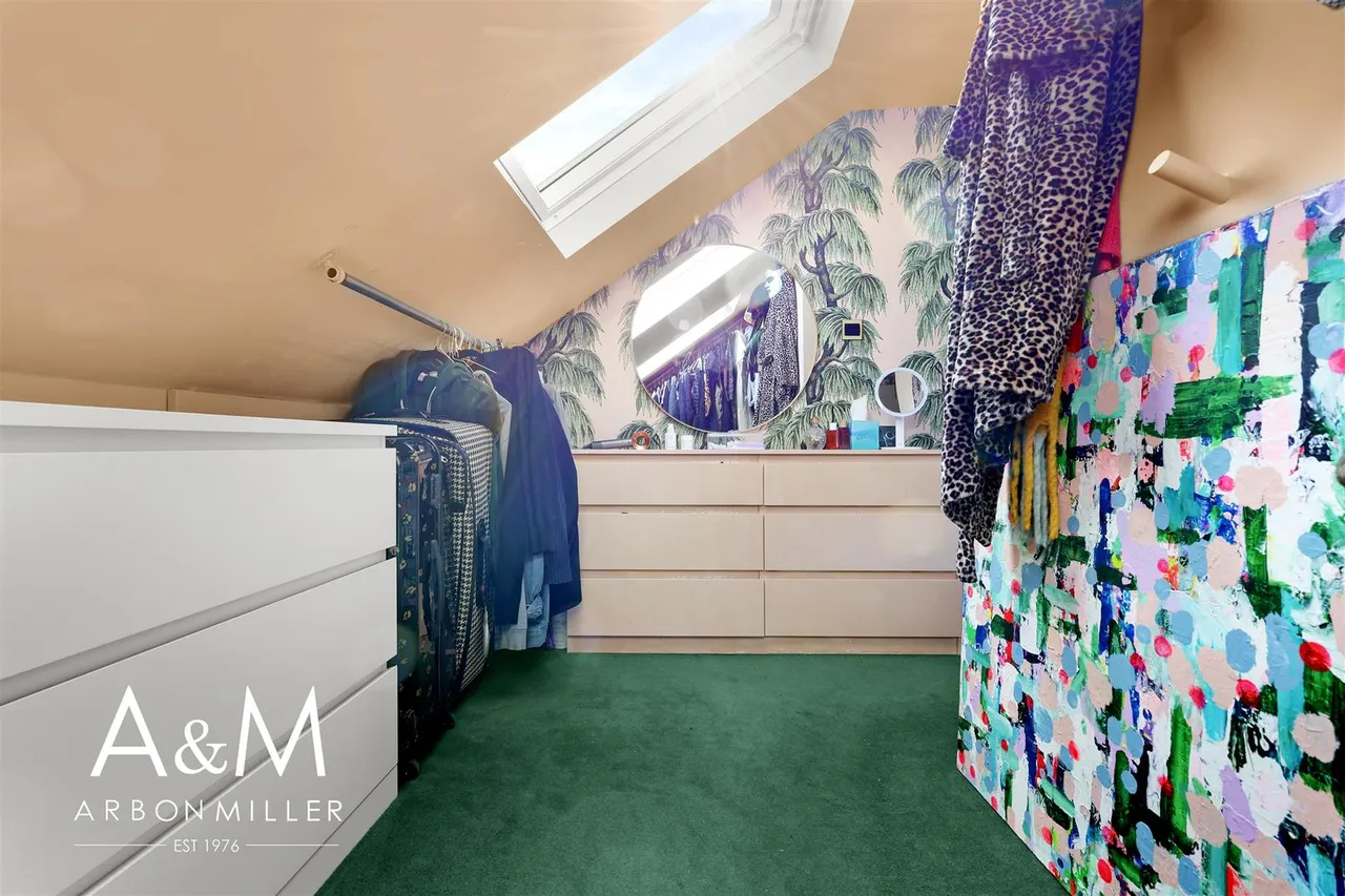 Sheldon Avenue, Clayhall, Essex, Ilford, IG50UD, photo 25