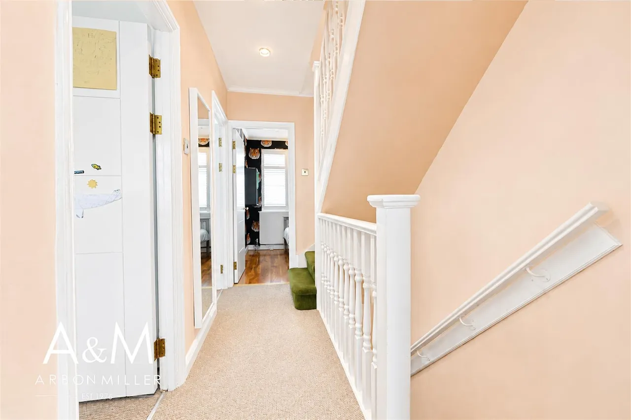 Sheldon Avenue, Clayhall, Essex, Ilford, IG50UD, photo 17