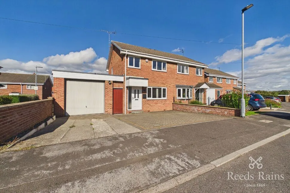 3 bed house for sale — Badsworth Way, Bramley, South Yorkshire, S66