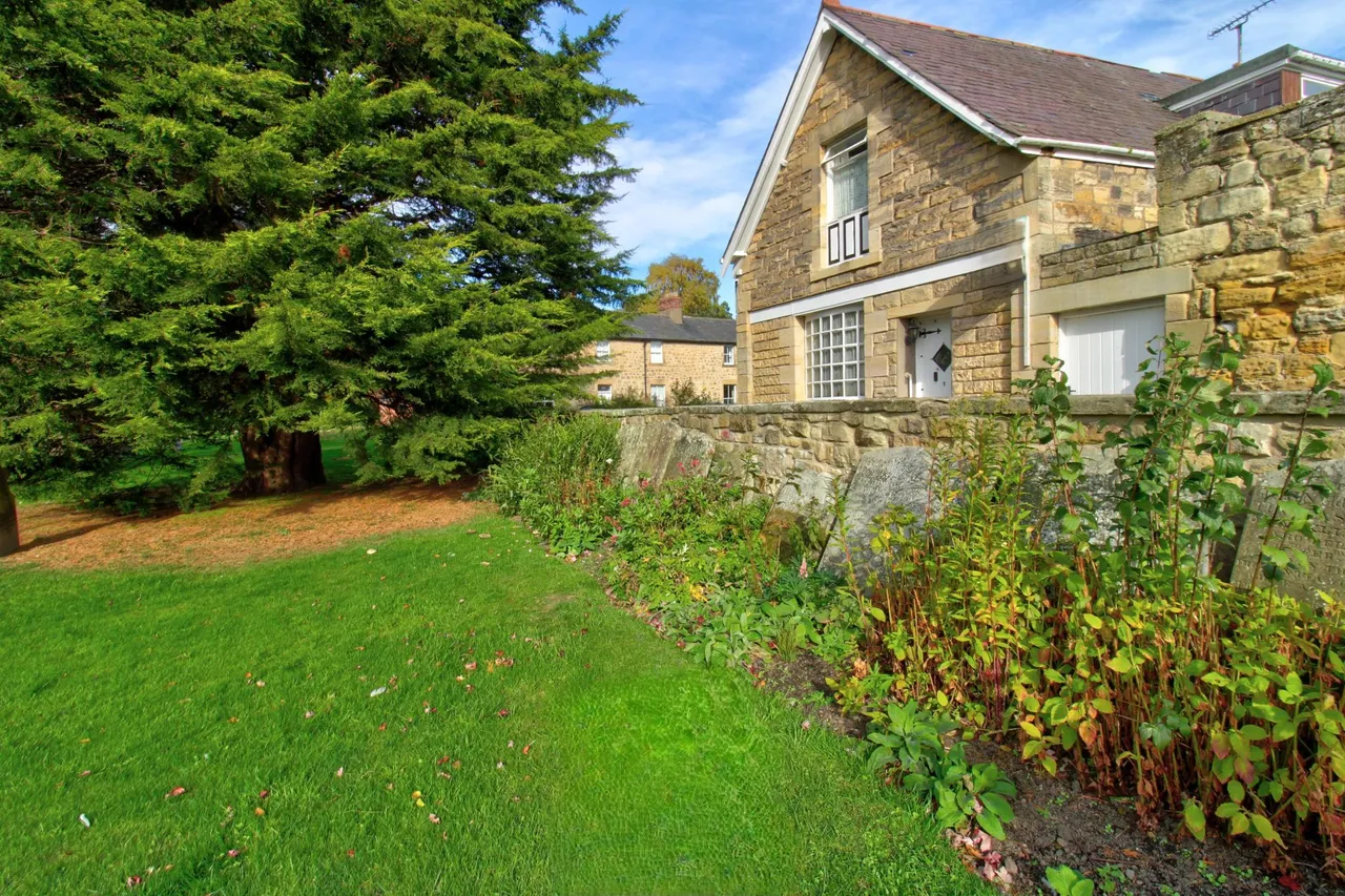 2 bed house for sale, St. Lawrence Terrace, Morpeth, NE65