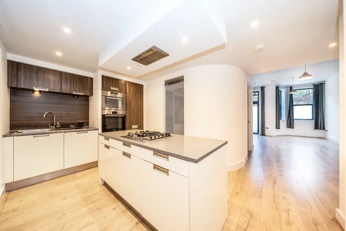 Coleshill Road, TW11, photo 3