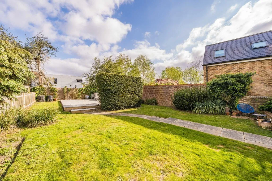 Coleshill Road, TW11, photo 7