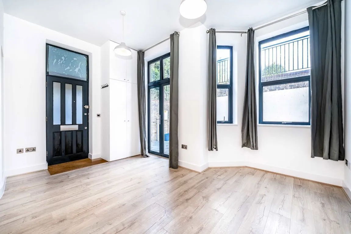 Coleshill Road, TW11, photo 4
