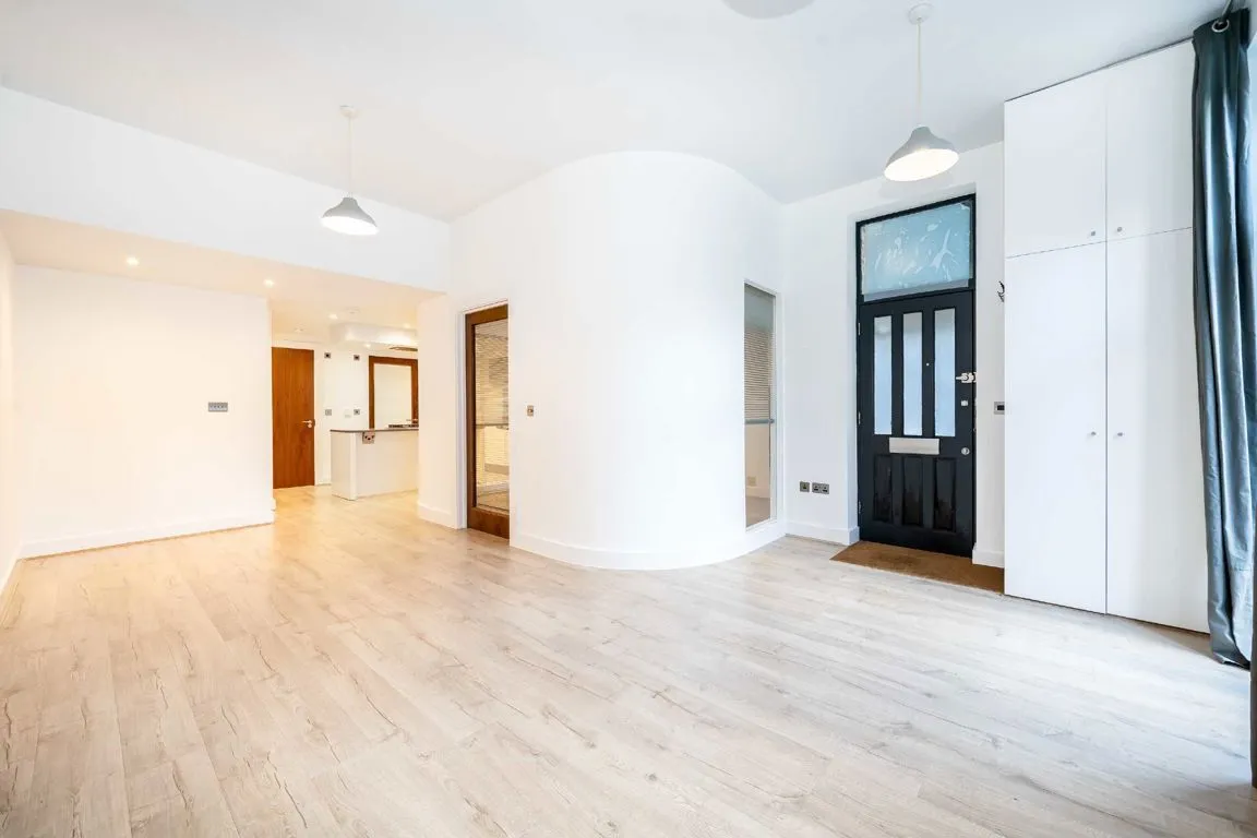Coleshill Road, TW11, photo 2