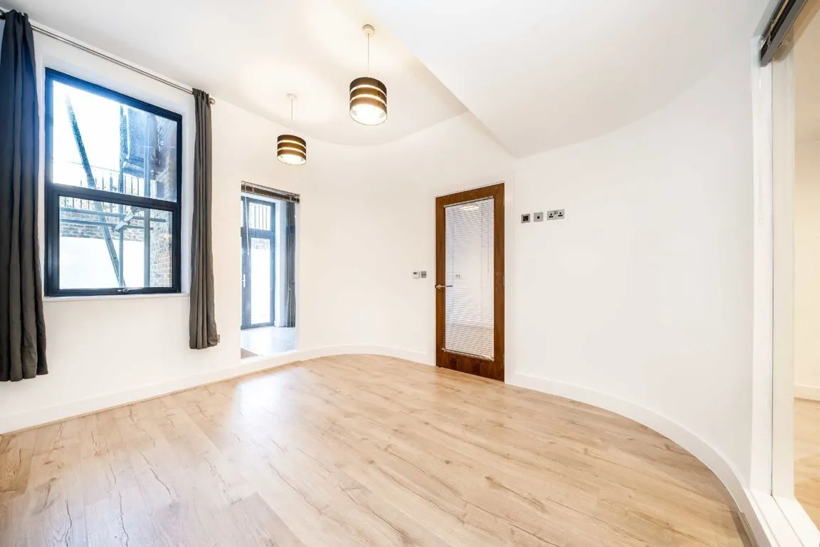Coleshill Road, TW11, photo 5