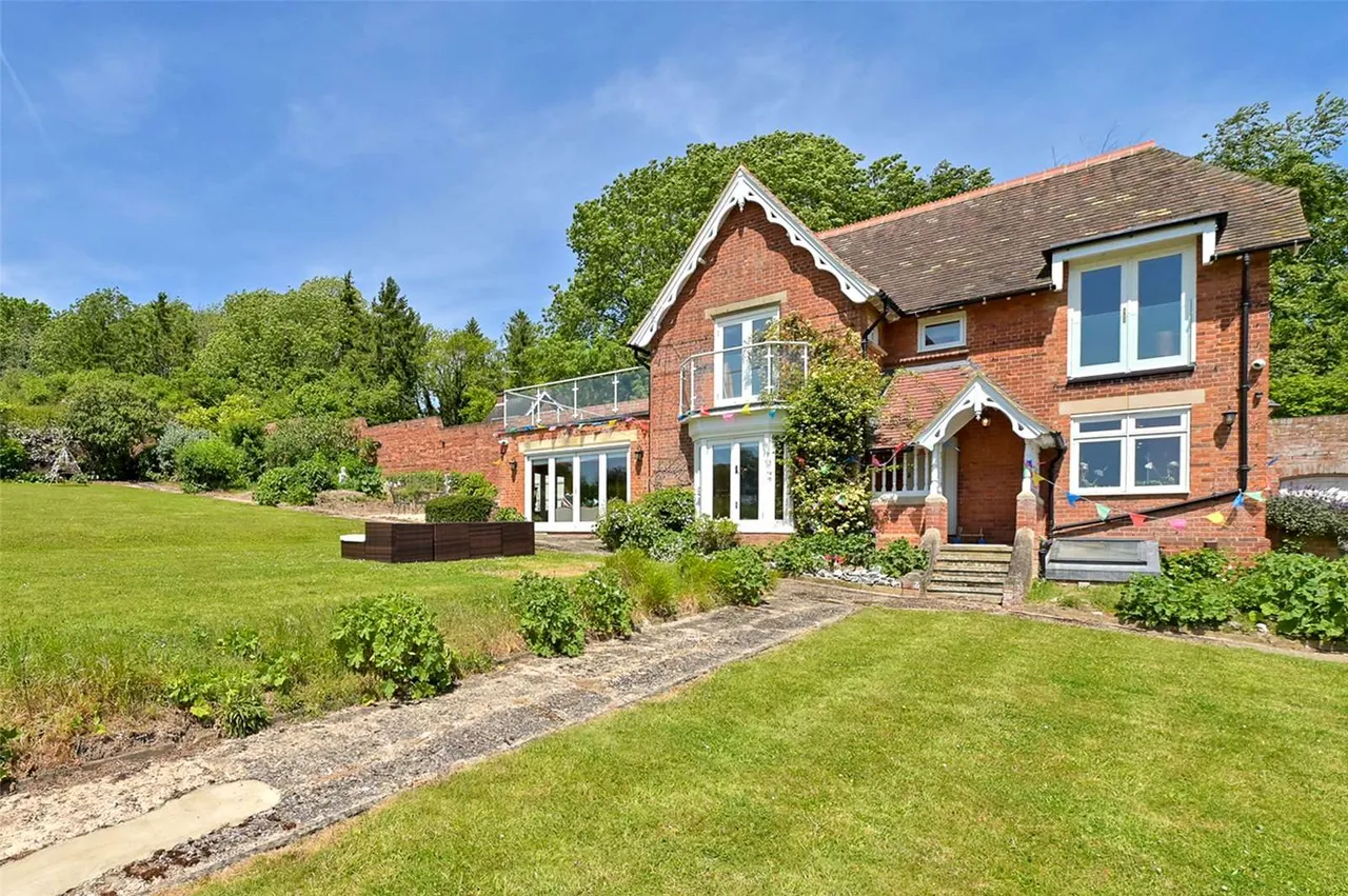 4 bed house to rent — Rosehill, Henley-on-Thames, Berkshire, RG9 3ED