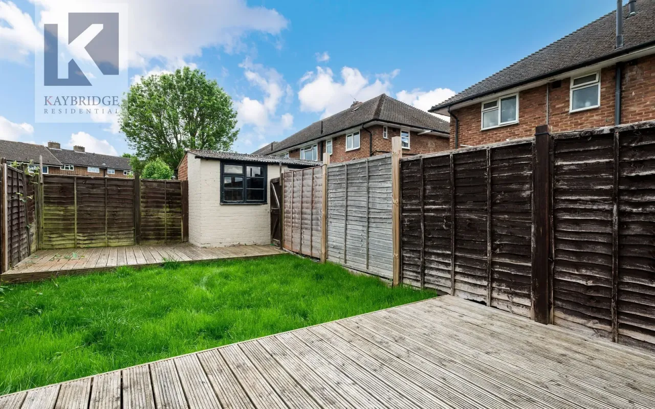 Reynolds Avenue, Chessington, KT9, photo 11