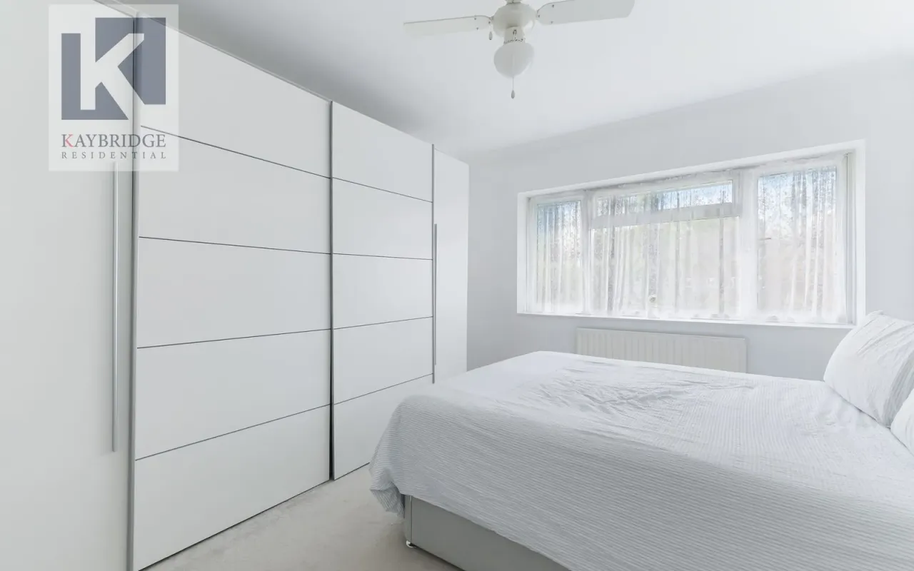 Reynolds Avenue, Chessington, KT9, photo 7