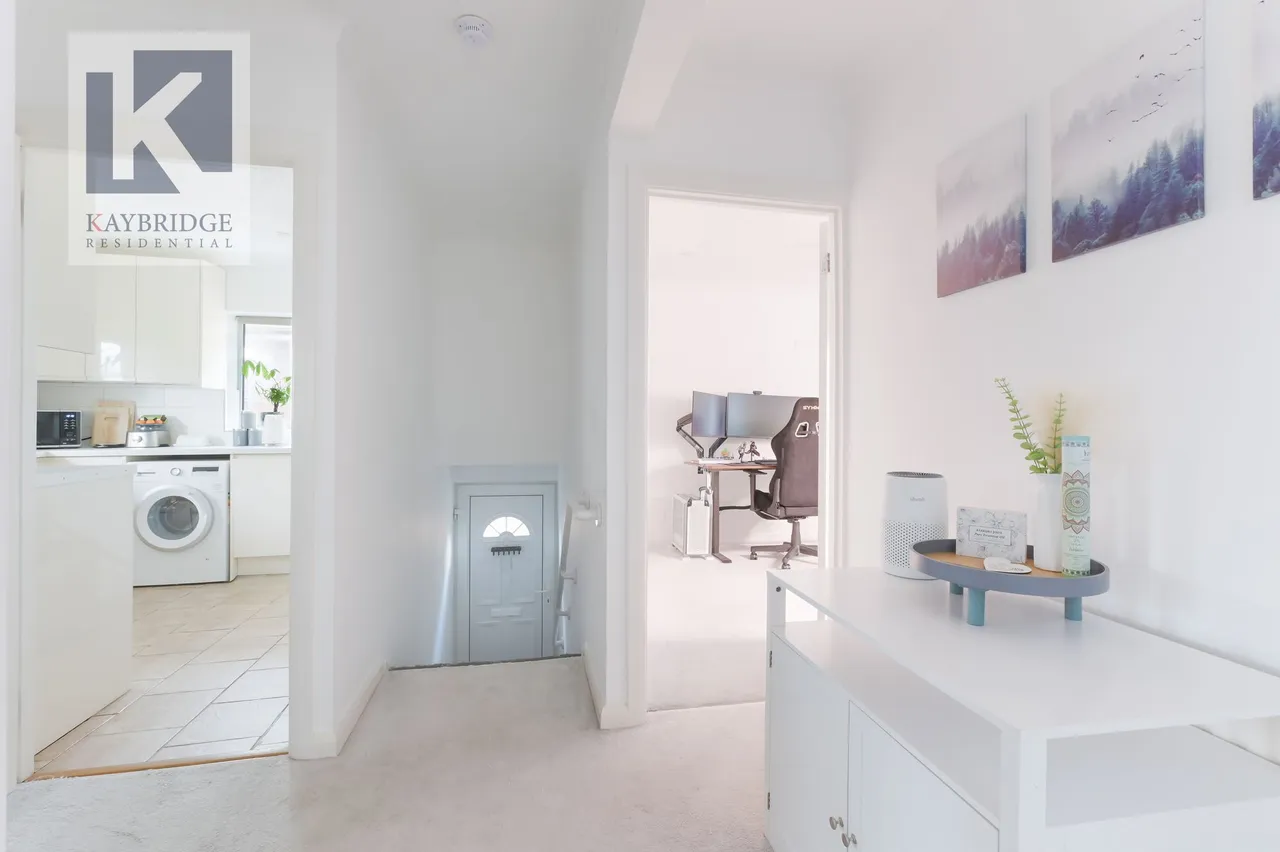 Reynolds Avenue, Chessington, KT9, photo 5