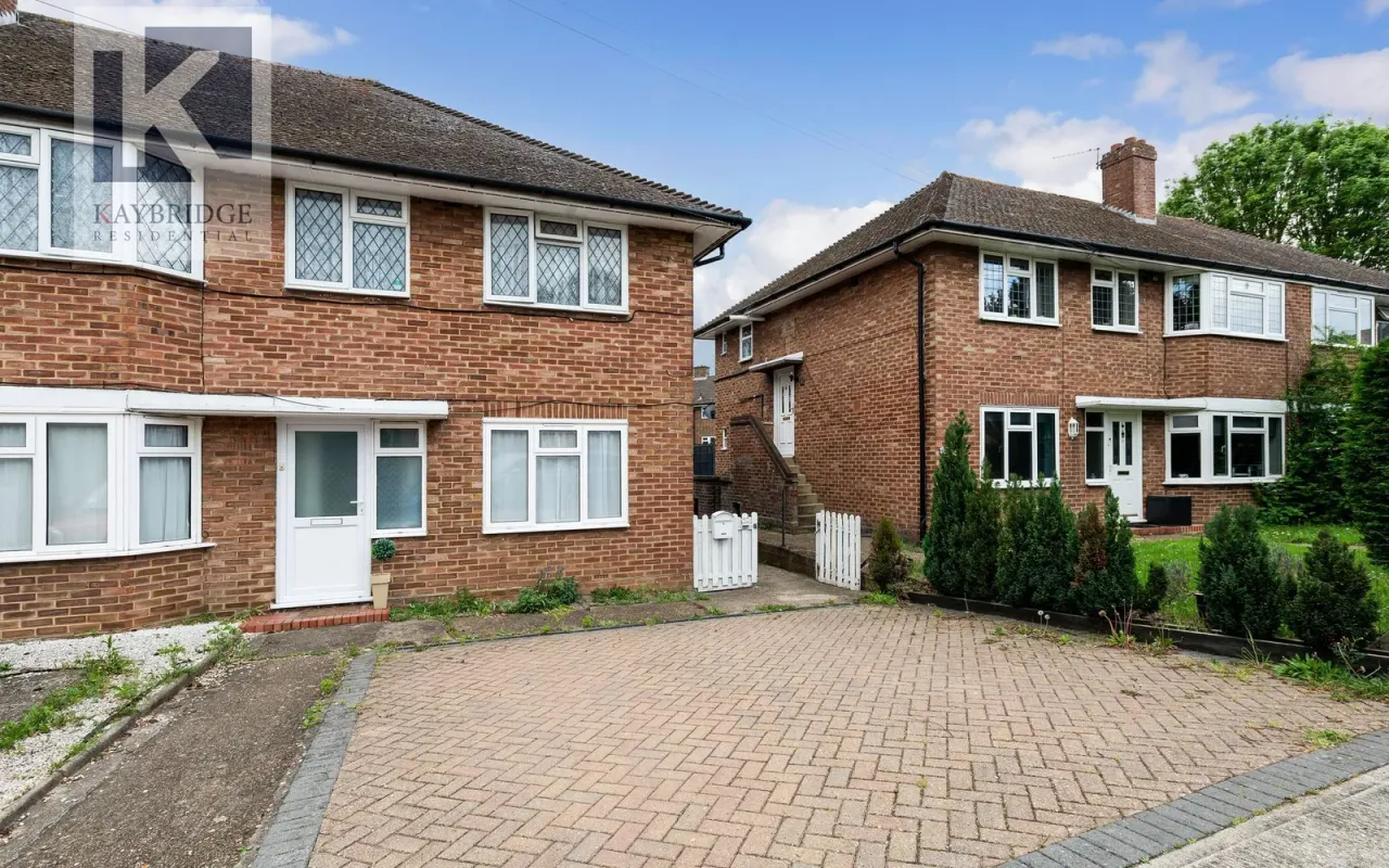 Reynolds Avenue, Chessington, KT9, photo 12