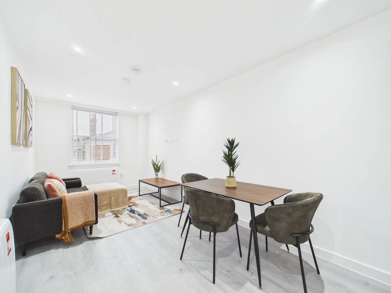 1 bed house to rent, Station Road, Egham