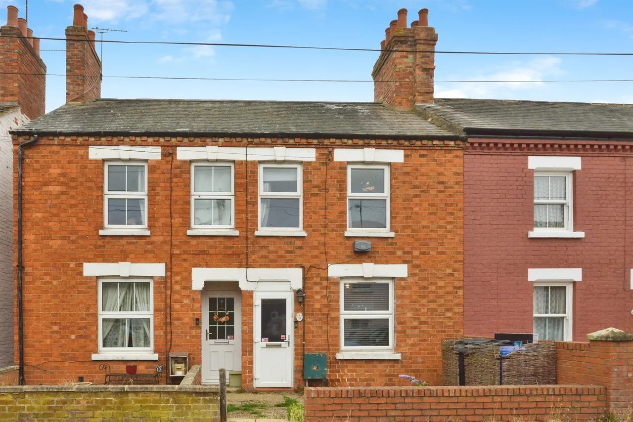 3 bed house for sale, Cosgrove Road, Old Stratford, MK19