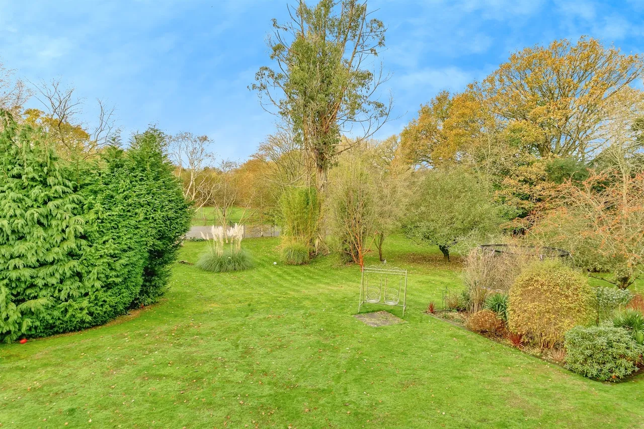 5 bed house for sale — East Hill Lane, Copthorne, Crawley